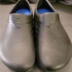 SHOES FOR CREWS CROCS
